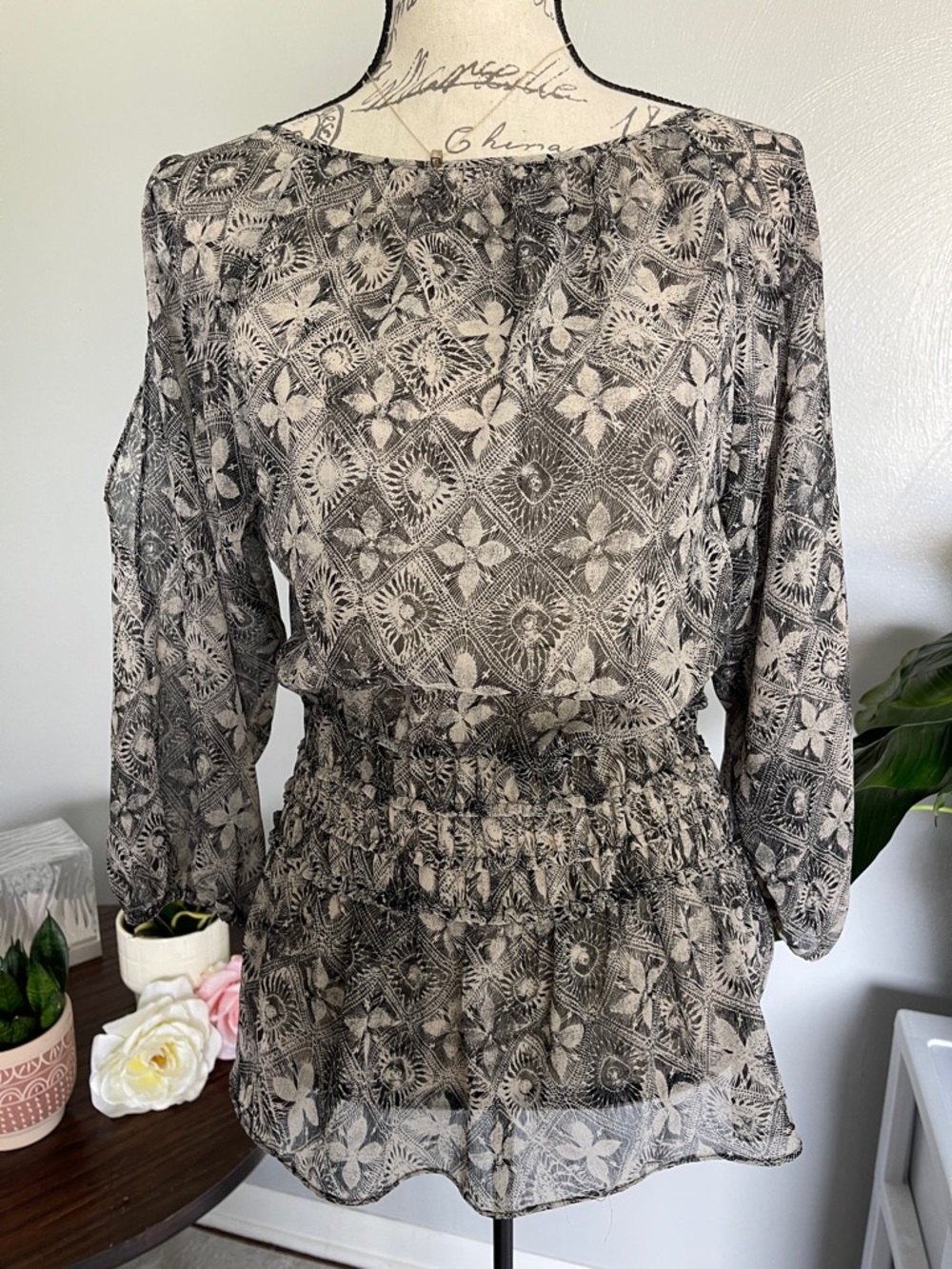 DKNY Jeans Black White Floral Peplum Blouse Size Small Boho Sheer Top